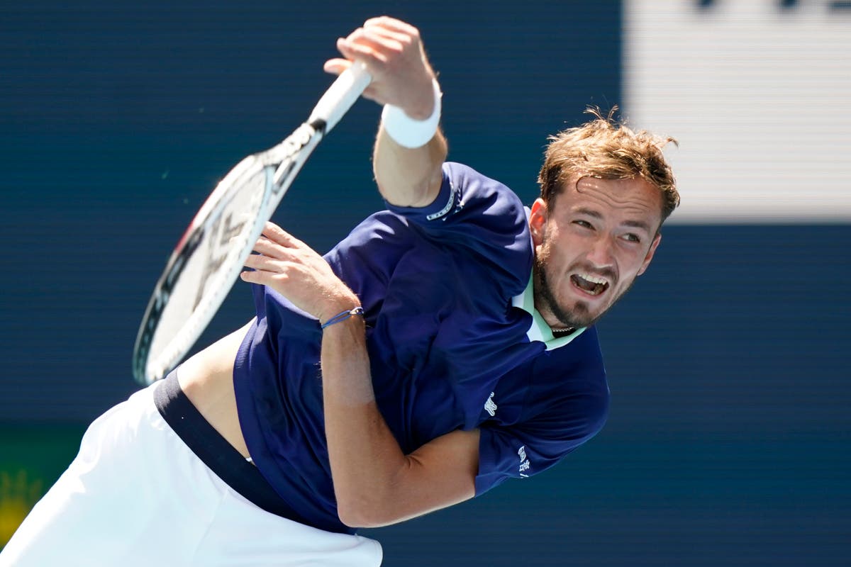 Daniil Medvedev reaches round four in Miami to stay on track to regain top spot