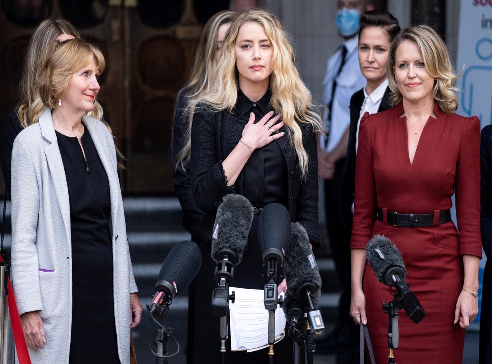 <p>Amber Heard makes a statement as she leaves court after the final day of the libel trial by Johnny Depp against News Group Newspapers in London on 28 July 2020</p>