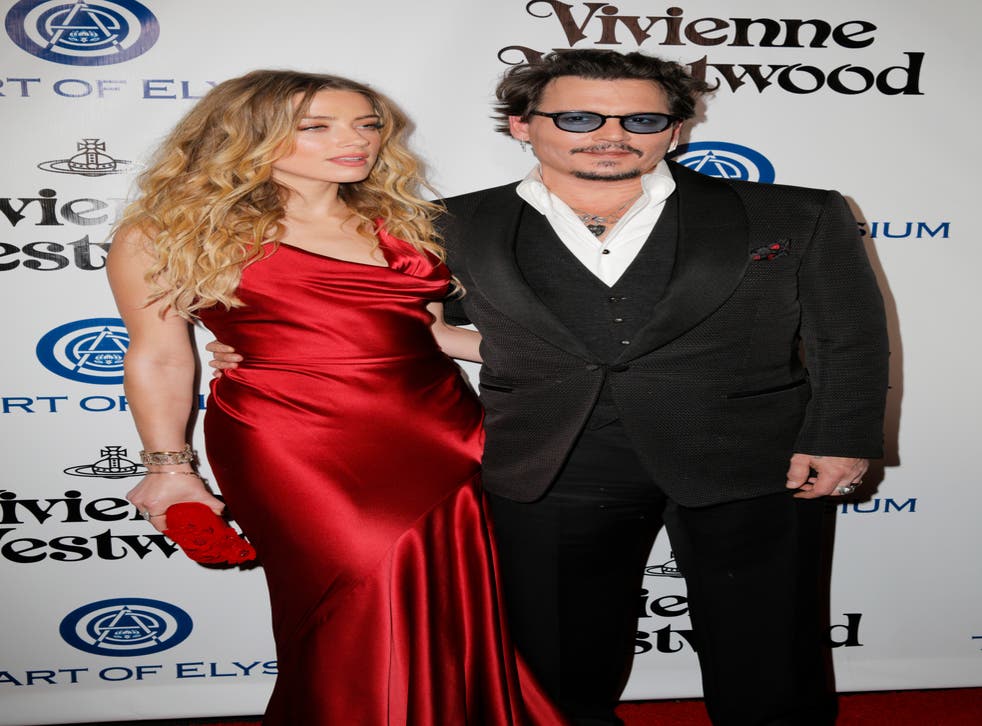 <p>Amber Heard and Johnny Depp at a gala on 9 Januarie 2016 in Culver City, Kalifornië&ltbl/p>