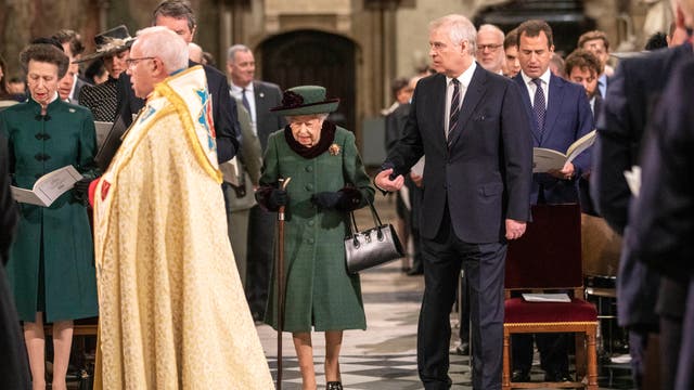 伊丽莎白二世女王和约克公爵抵达为爱丁堡公爵举行的感恩节仪式, 在伦敦威斯敏斯特教堂