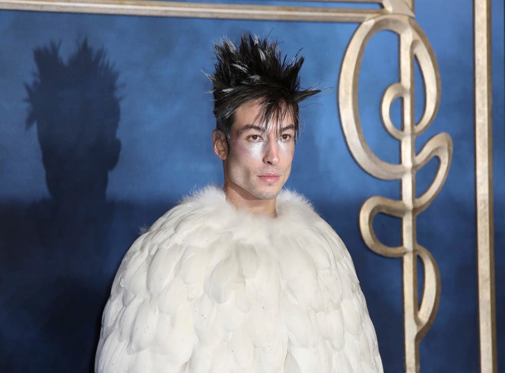 <p>Actor Ezra Miller poses for photographers at the premiere of the film <em>Fantastic Beasts: The Crimes of Grindelwald </时间>in 2018&磷t;/p>