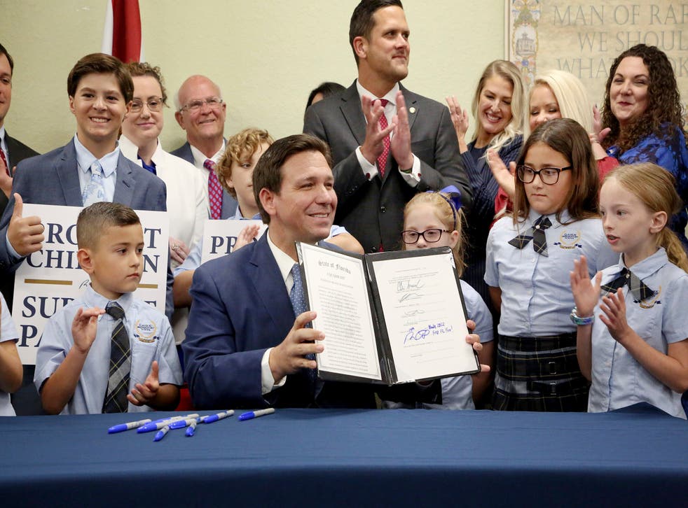 <p>Florida Governor Ron DeSantis signed the Parental Rights in Education Act into law in March. It went into effect on 1 7月. </p>