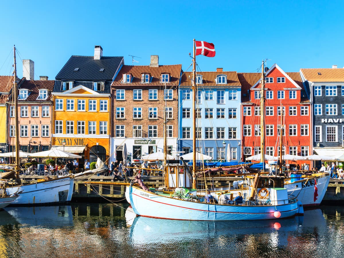 People are comparing working in the US and Denmark