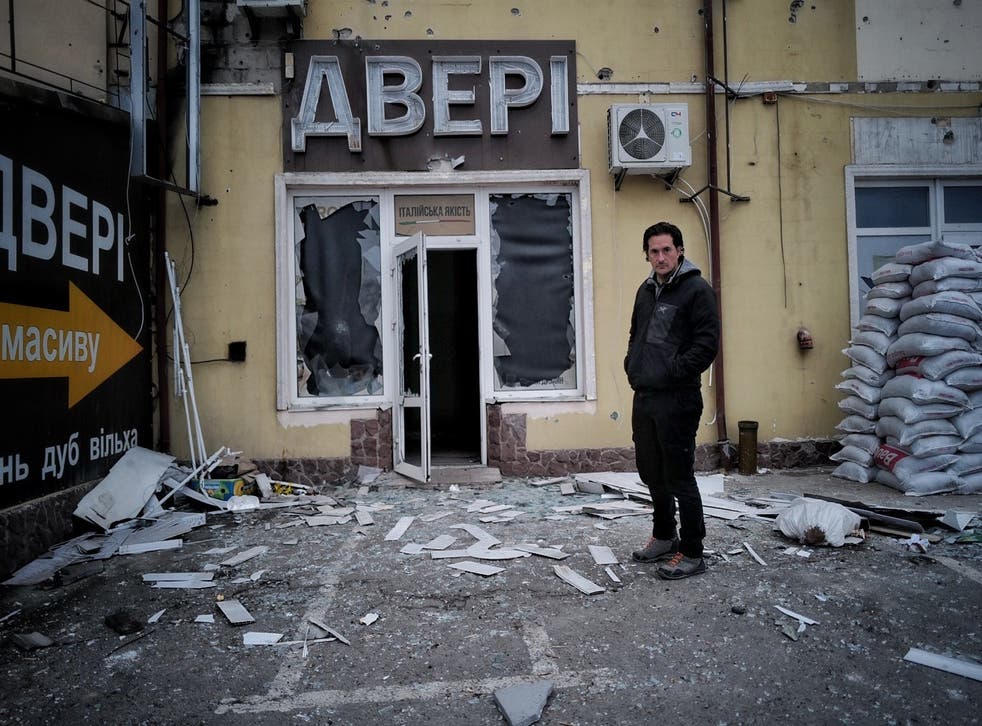 MP Johnny Mercer in Ukraine as he filmed a Channel 4 Dispatches programme (チャネル 4).