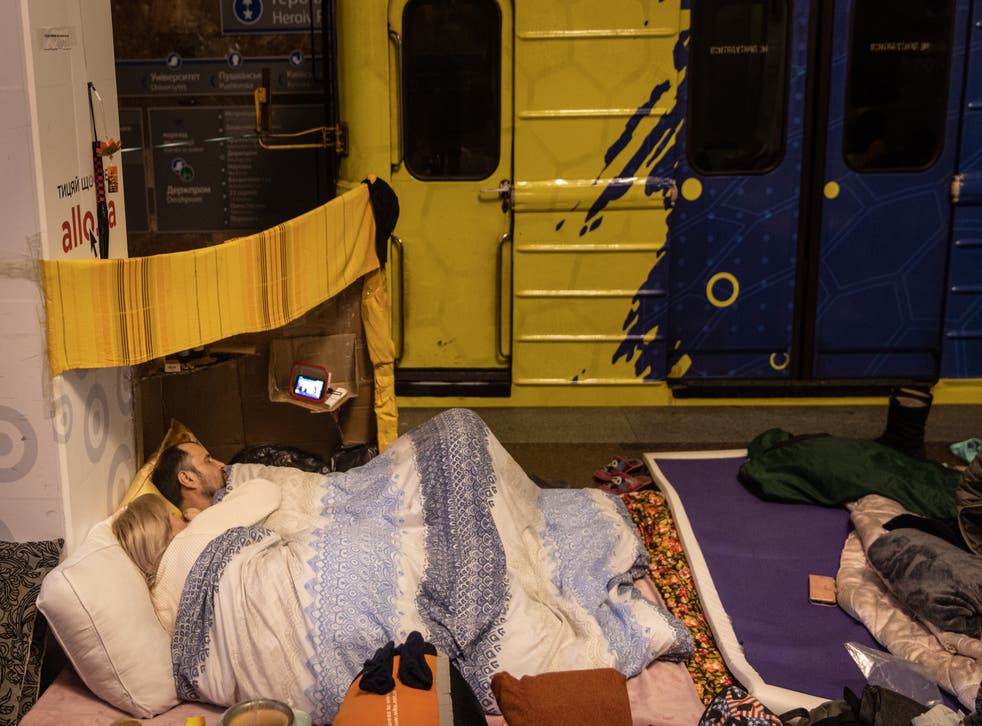 <p>File photo: People rest as they take shelter in a subway station in Kharkiv, 28 March 2022</磷>