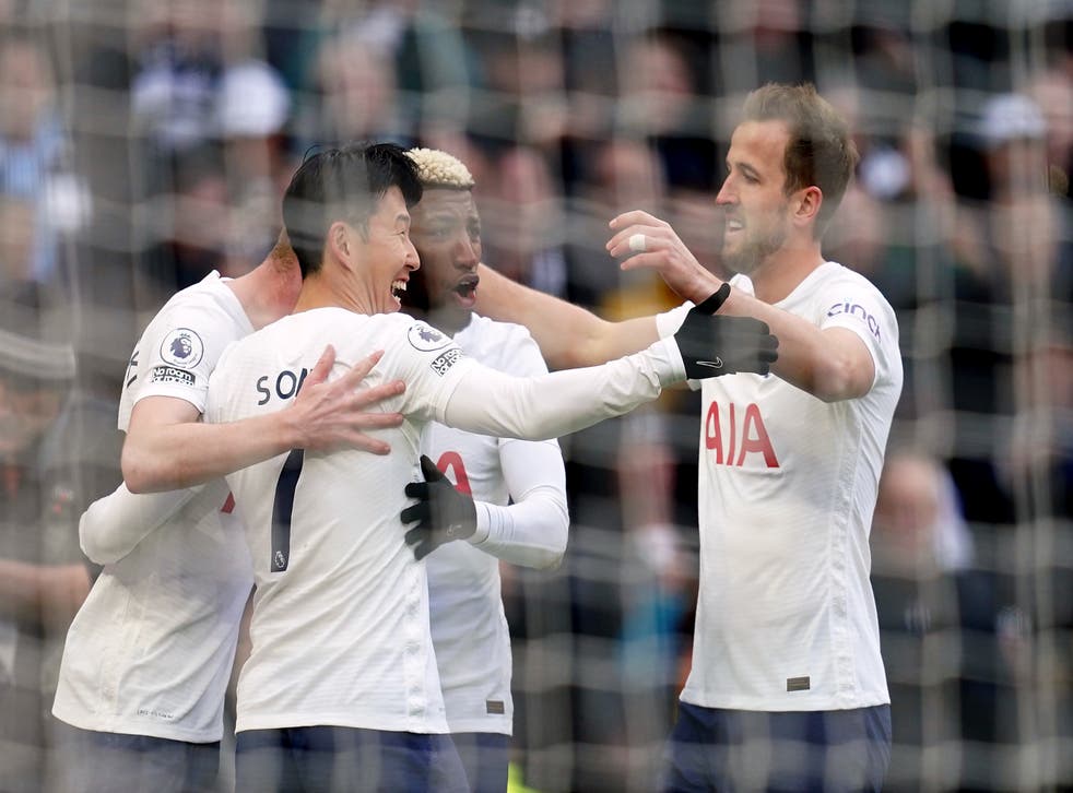 Son Heung-min, second left, and Harry Kane, direito, were at the heart of a 5-1 Tottenham win over Newcastle which took them into the top four of the Premier League (Nick Potts / PA)