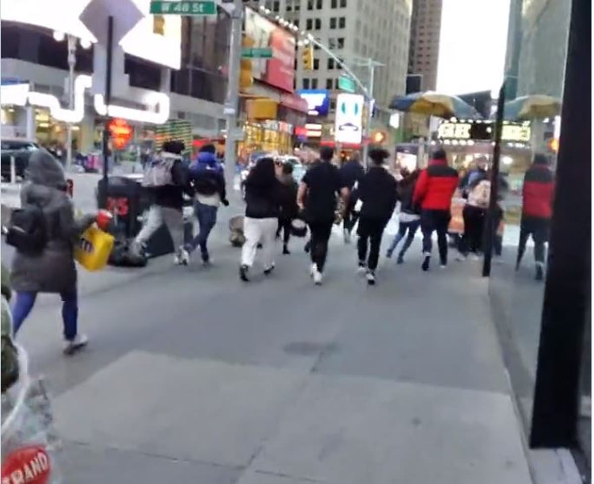 Videos show mass panic in Times Square over suspected manhole explosions