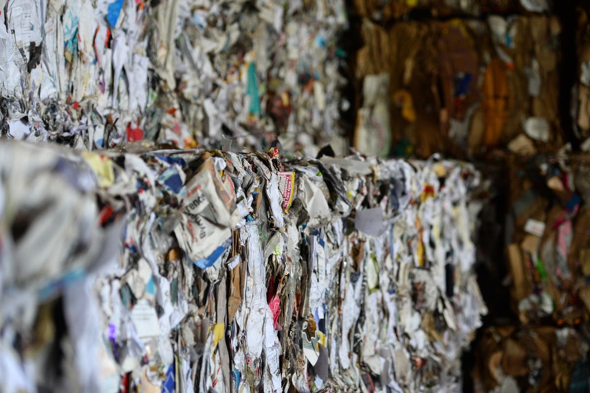 Ban all rubbish exports to crack down on waste crime, Environment Agency urges