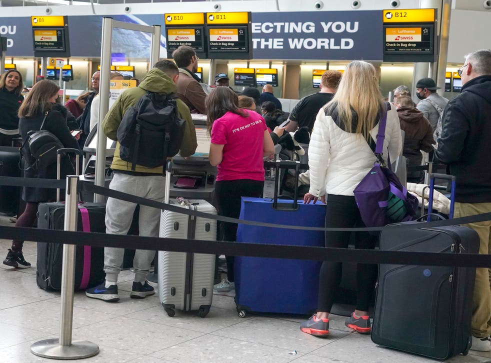 <p>People queuing to check-in at Heathrow Terminal 2 </s>