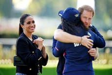 I bilder: Sun shines on Harry and Meghan as they attend Invictus Games event