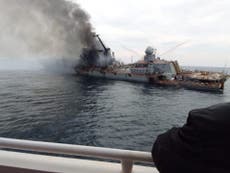 Picture shows Russia’s Moskva warship burning at sea before sinking, 専門家は言う 