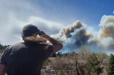 Flagstaff-area residents evacuated in wind-whipped wildfire