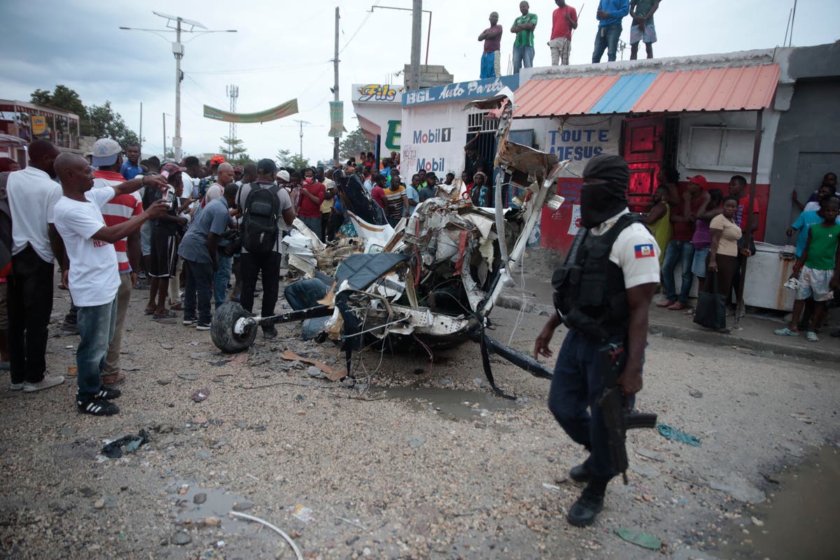 5 dead after small plane crashes into soda truck in Haiti