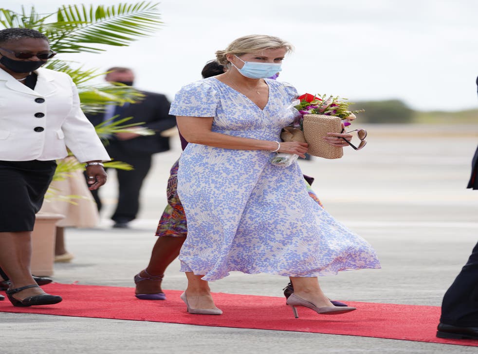 The Countess of Wessex at VC Bird International Airport, Antigua en Barbuda (Joe Giddens / PA)