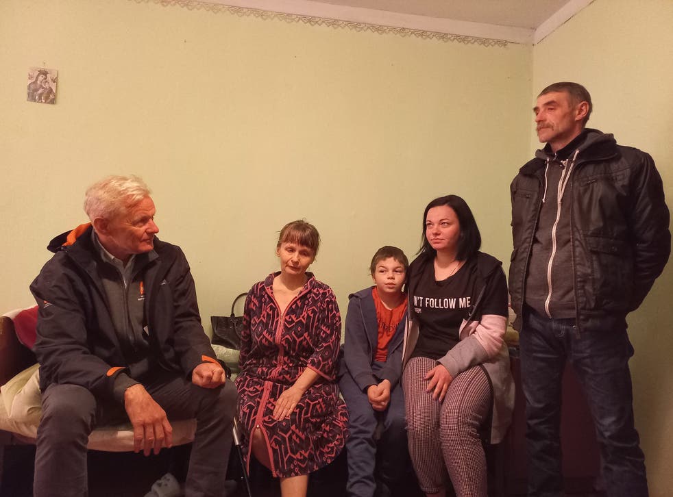 <p>Jan Egeland meets internally displaced families in collective site for displaced people in Novyi Rozdil city, near Lviv</p>
