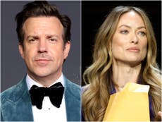 Olivia Wilde served with custody papers from ex Jason Sudeikis live on stage
