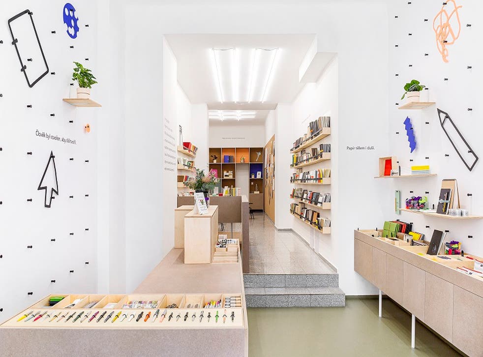 <p>Head to Papelote for handcrafted stationery</磷>