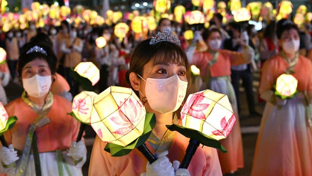 Participants march during a lantern parade as part of a Lotus Lantern Festival to celebrate the upcoming Buddha’s birthday, i Seoul