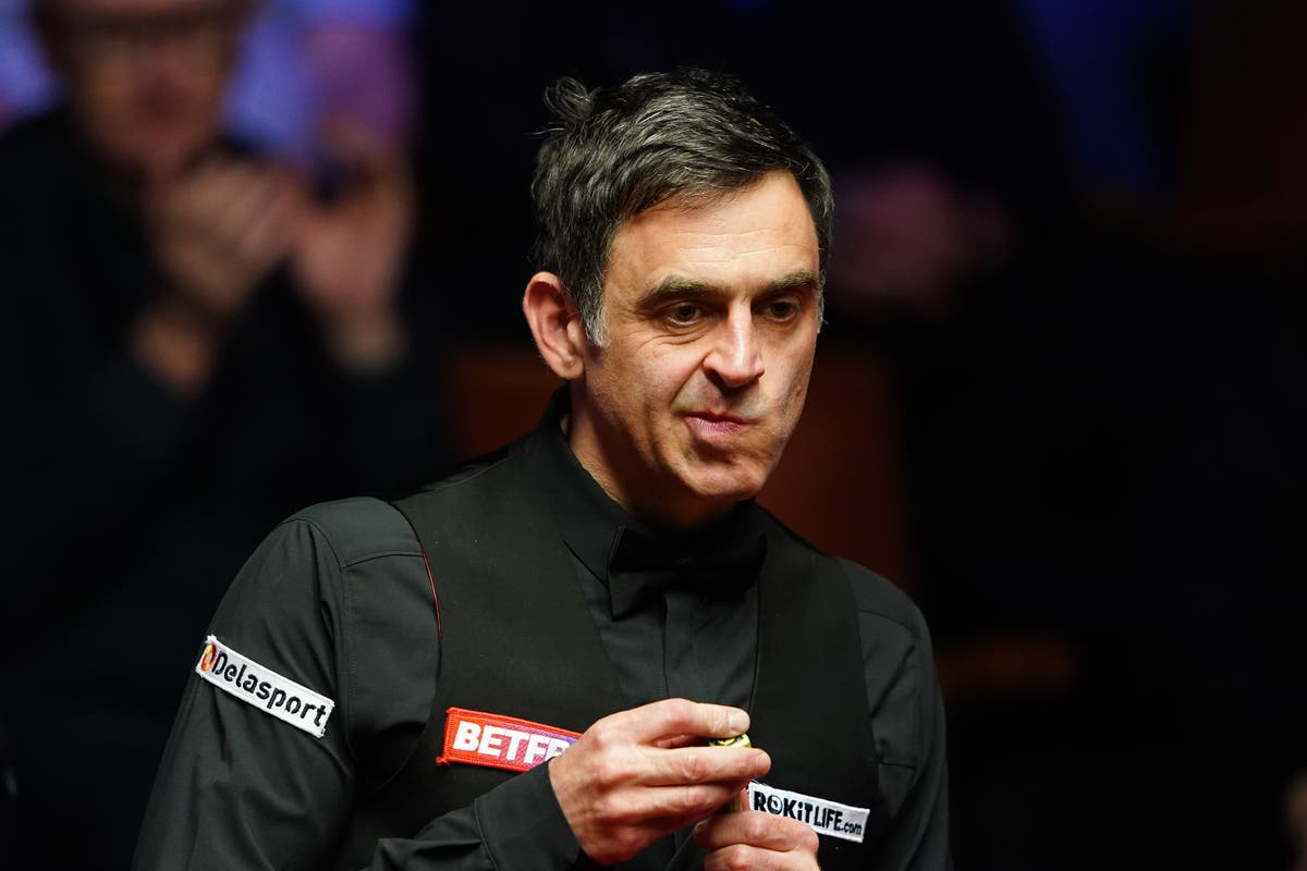 Ronnie O’Sullivan opens up big lead in Crucible final after referee row