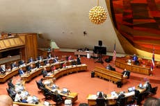 Hawaii Legislature passes bill raising minimum wage to $18