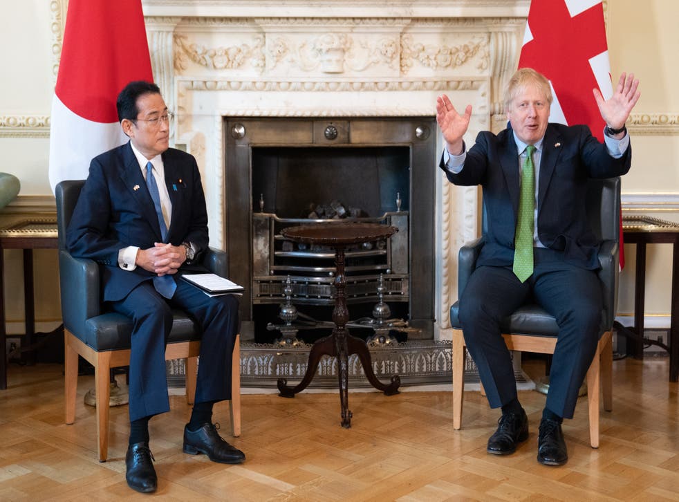 Prime Minister Boris Johnson welcomed his Japanese counterpart, Fumio Kishida, by 10 Downingstraat (Stefan Rousseau/PA)