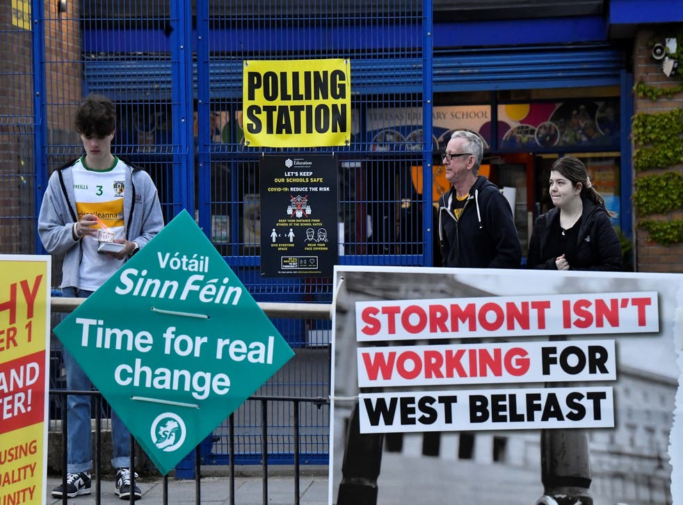 <p>People leave a polling station during the Northern Ireland Assembly elections, on Glen Road, in West Belfast, Irlande du Nord 5 May 2022</ppgt;