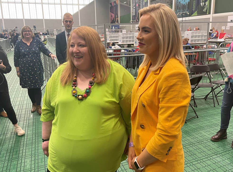 Alliance Party leader Naomi Long (左) with the party’s new MLA for North Antrim Patricia O’Lynn at the Ulster University count centre at Jordanstown (Jonathan McCambridge/PA)