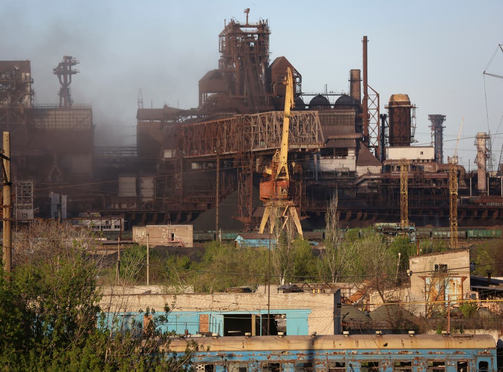 <p>Smoke rises from Azovstal in Mariupol during shelling</bl>