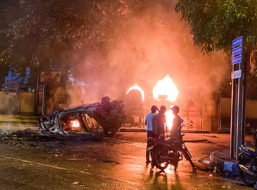 <p>A vehicle belonging to security officials is seen ablaze in Colombo on Monday night  </p>