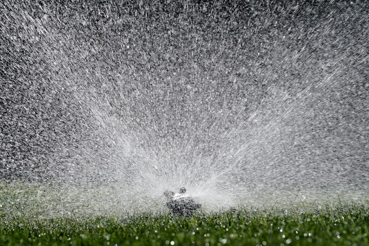 LA residents advised to cut showers by four minutes as drought worsens