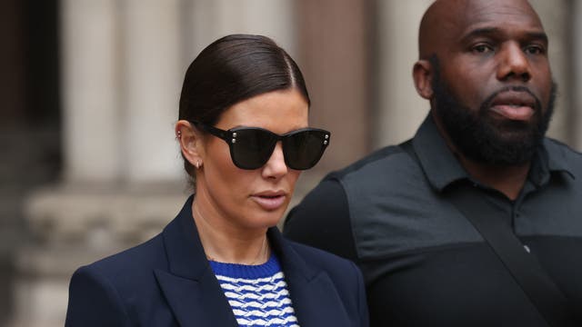 Rebekah Vardy leaves the Royal Courts Of Justice, Londres, during high-profile libel battle between Rebekah Vardy and Coleen Rooney