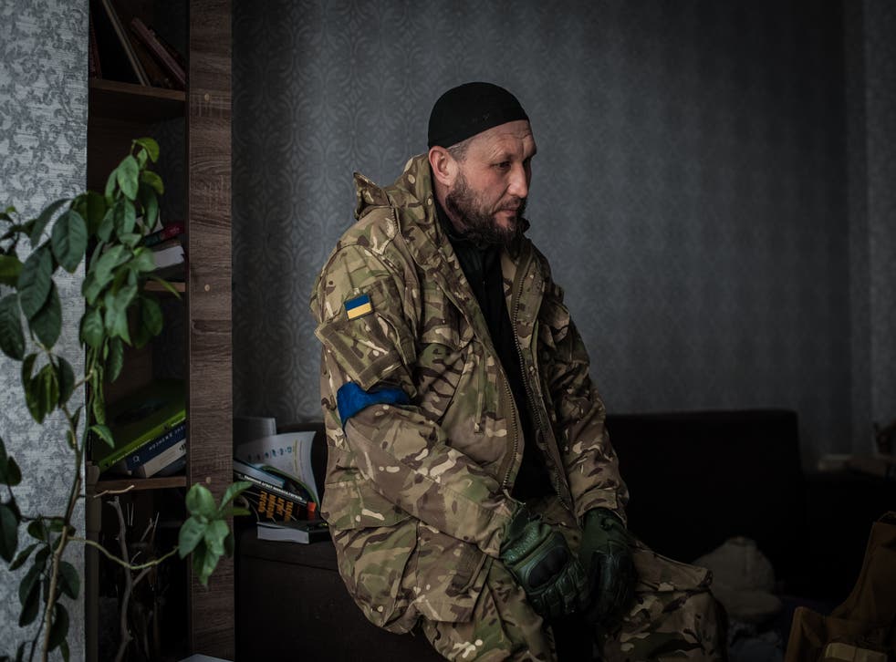 <p>Kamil, a member of the territorial defense of Kyiv, in his friend’s apartment in Bucha which was occupied by Russians</磷>