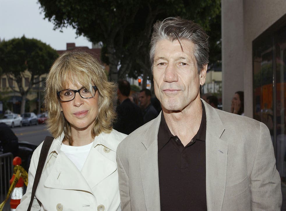 <p>Fred Ward (direito) and wife Marie France Ward in 2004&ltp/p>
