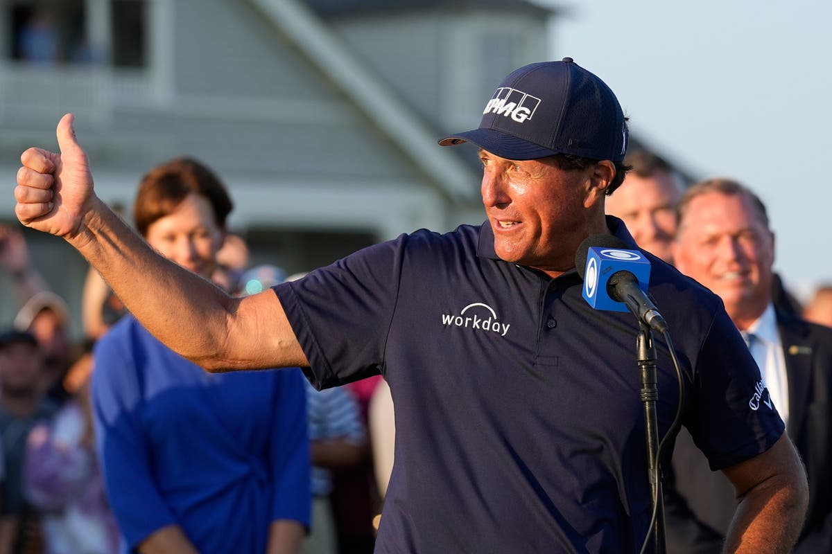 Mickelson decides not to defend title at PGA Championship