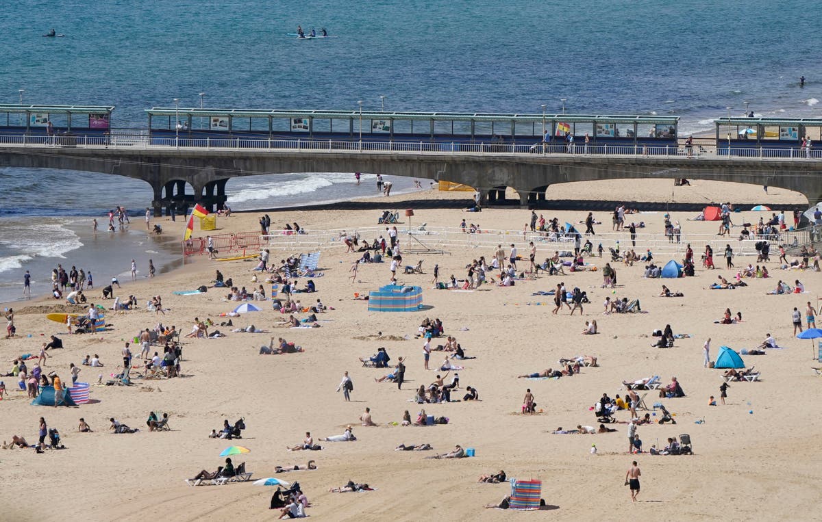 UK vær: Temperatures expected to reach highs of 27C