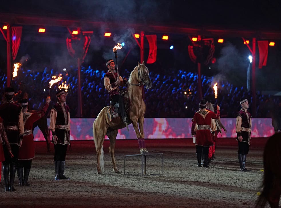 Performers from Azerbaijan perform during the A Gallop Through History Platinum Jubilee celebration (史蒂夫帕森斯/ PA)
