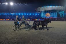 写真で: Horses galore as the Platinum Jubilee festivities commence