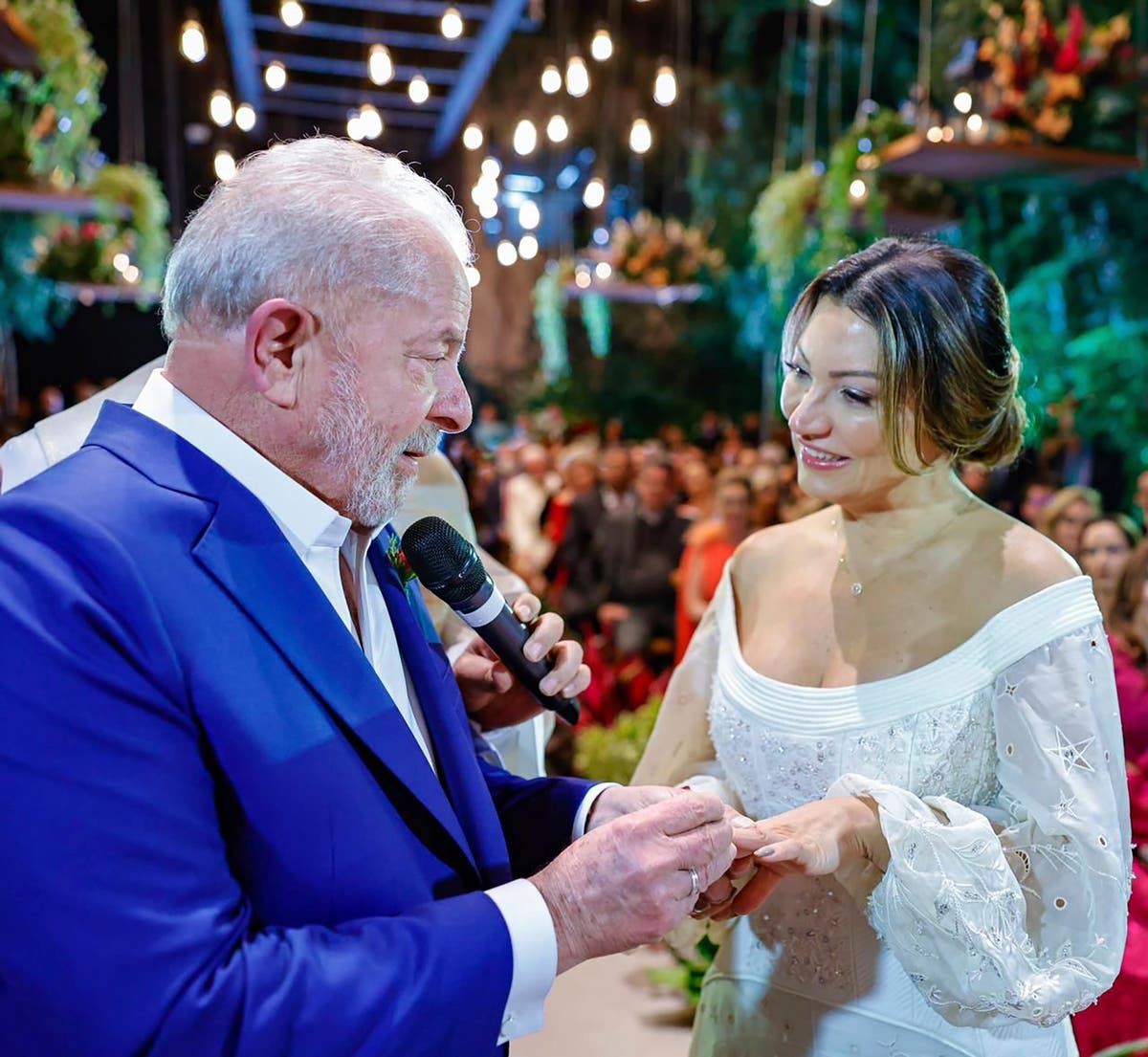 Brazil's Lula gets married at 76 with a political touch