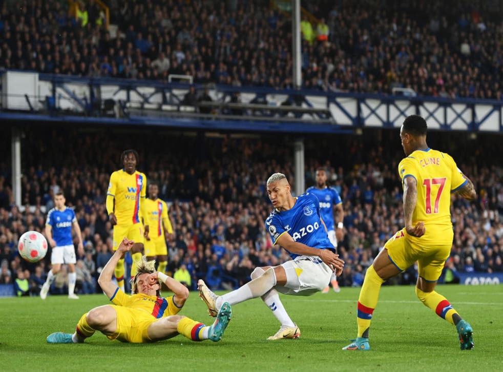 <p>Richarlison pulled Everton level with a scrambled finish</p>