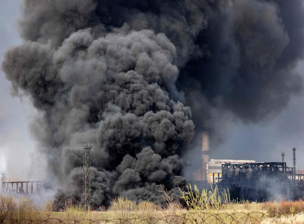 <p>Smoke raises from an oil refinery in Lysychansk about 120km north of Donetsk</s>