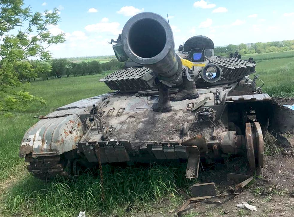 <p>A damaged tank in Ruska Lozova </bl>