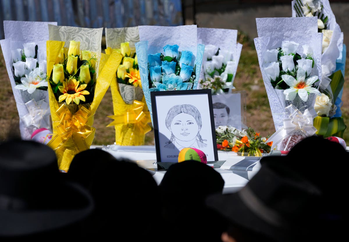 Peruvian town finally buries the victims of massacre