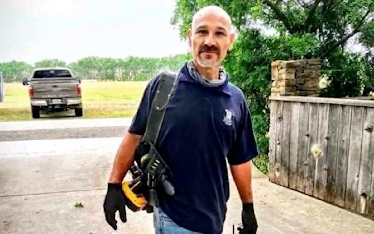 Texas landscaper killed by swarm of bees while suspended from tree