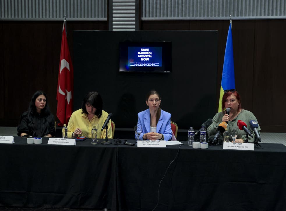 <p>Wives and mothers of Ukrainian soldiers at Azovstal Industrial Facilities in Mariupol give a press conference in Istanbul</p>