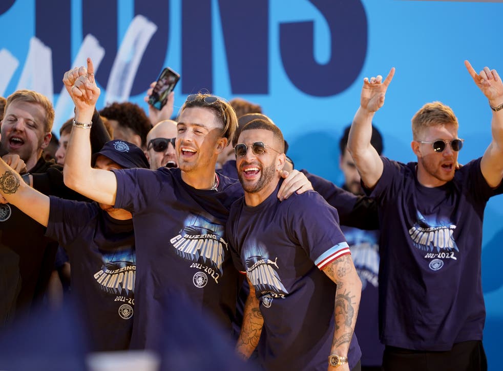 Kevin De Bruyne, 正确的, during the Premier League trophy parade in Manchester on Monday (Zac Goodwin/PA)