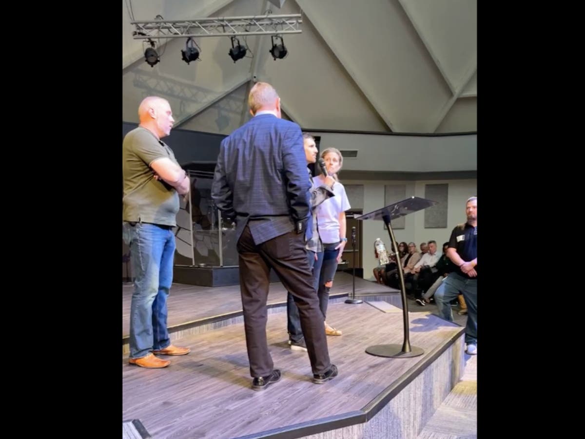 ‘I was 16’: Accuser cries out in church as pastor applauded for ‘adultery’ confession