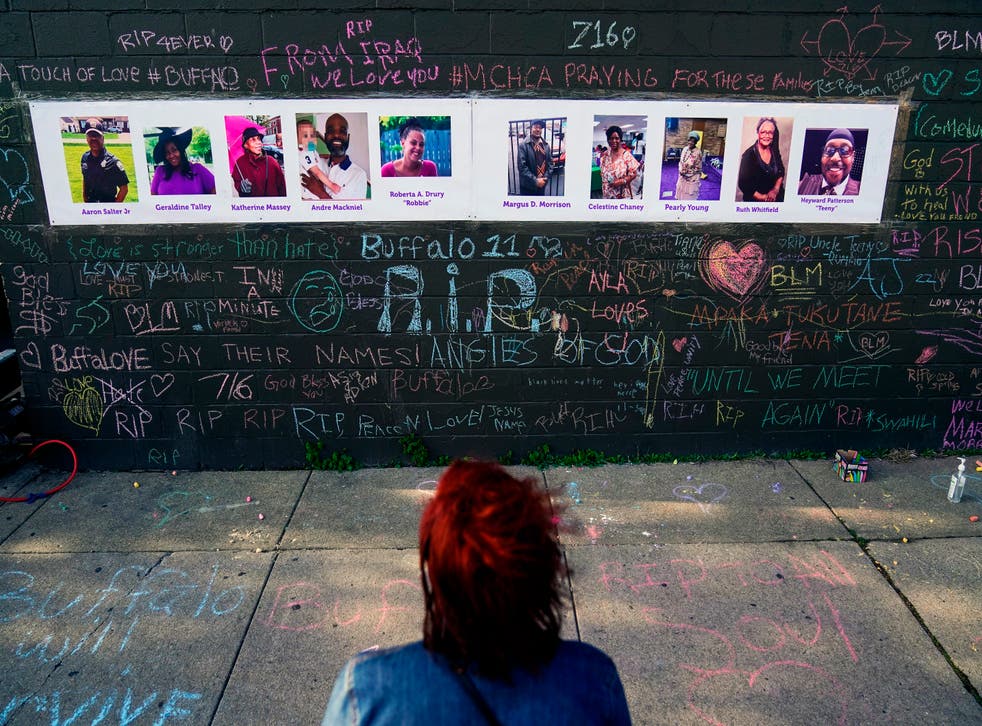 <p>A person visits a makeshift memorial near the scene of the shooting at a supermarket in Buffalo, on May 19, 2022, six days before the second anniversary of George Floyd's killing. </磷>