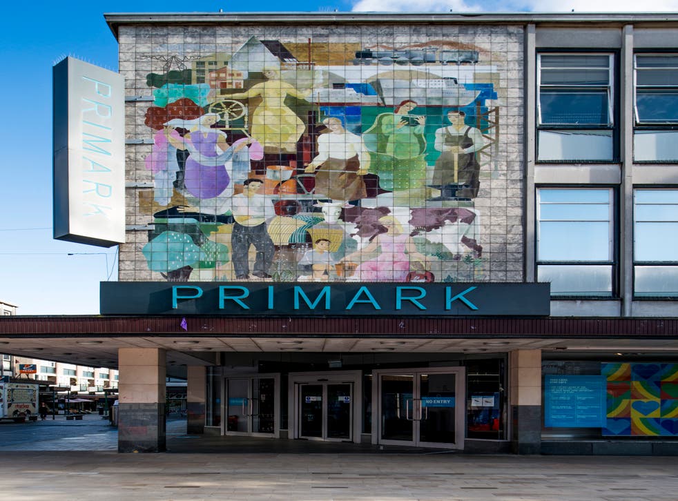 Co-operative House in Stevenage, which is now a Primark store, でオープン 1958 with its colourful tiled mural by the artist Gyula Bajo. (Historic England/ Elain Harwood/ PA)