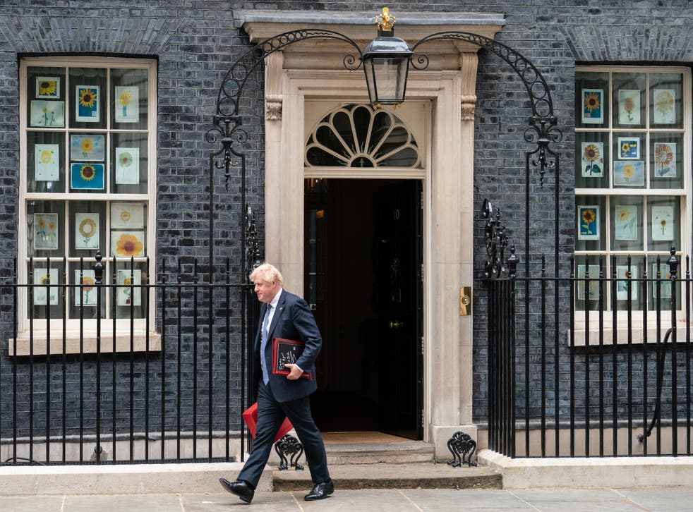 Prime Minister Boris Johnson outside 10 ダウニング街 (Dominic Lipinski/PA)