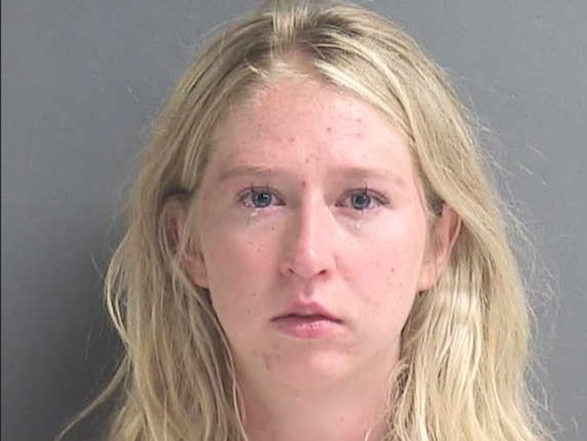 Woman charged after four dogs died in hot car while she ate at restaurant